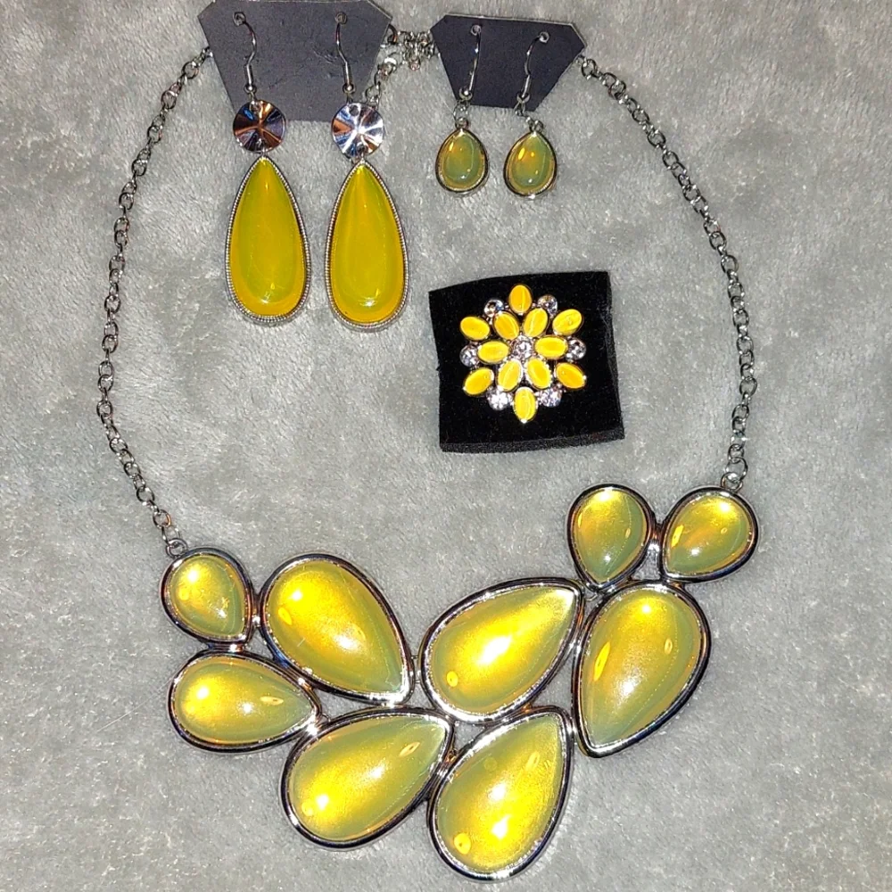 Yellow Spring Moonstone Set - Picture 7 of 8